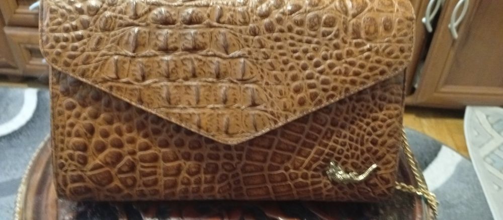 Geantă autentică din piele de crocodil, lucrată manual, culoare coniac
