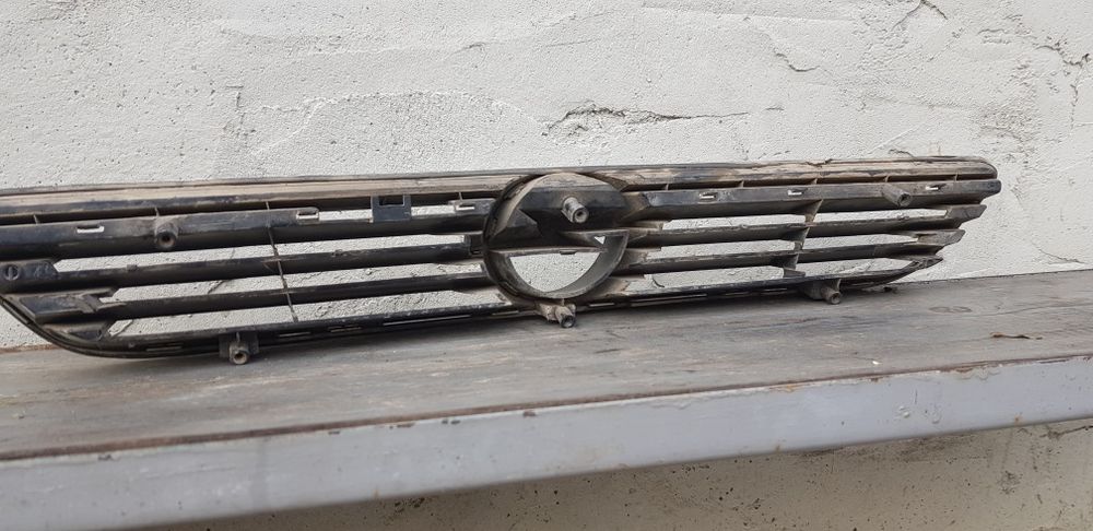 Grila Masca Capota Radiator Opel Astra G 90587100