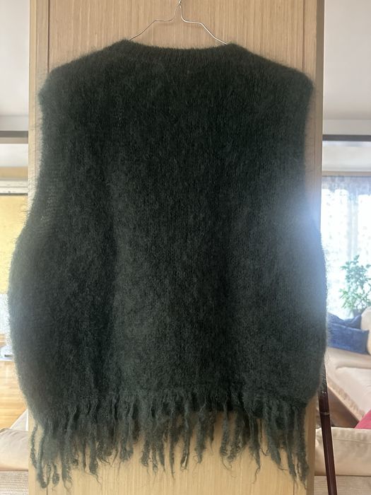 Тъмнозелен пуловер с мохер и ресни