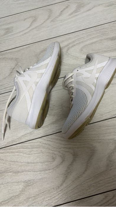 Adidasi Nike albi