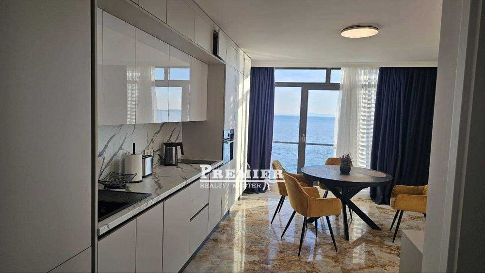 Продава се Тристаен апартамент в Свети Влас - 100 кв.м за 1176 €/кв.м - Снимка #1