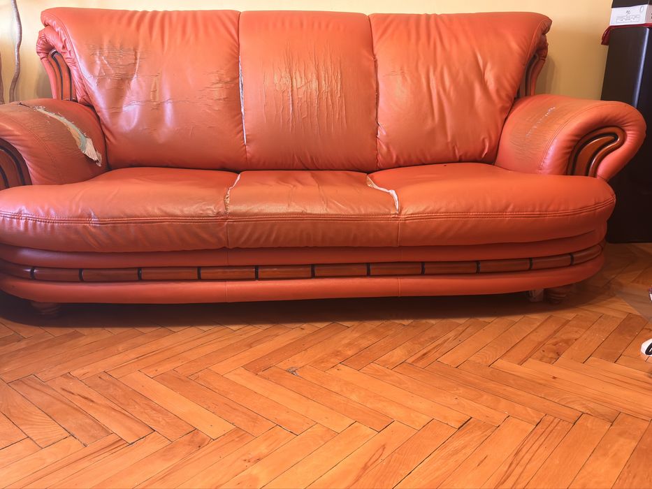 Vand 2 buc. fotoliu lemn masiv si imitatie piele!