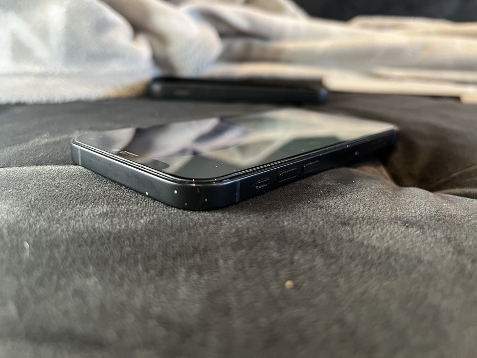 iPhone 12 128GB като нов +7калъфа и 3 неизползвани протектора