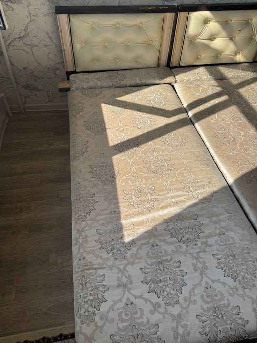 Krovat. Yumshoq mebel.