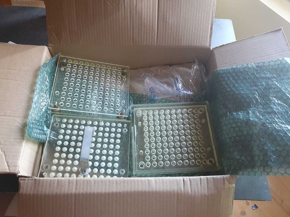 Dispozitiv de umplere a capsulelor