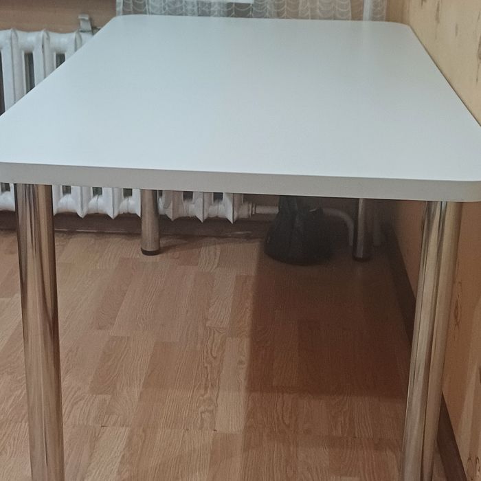 Кухонный стол со стульями