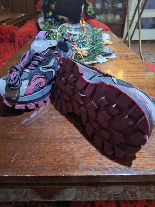 Нови маратонки не използвани