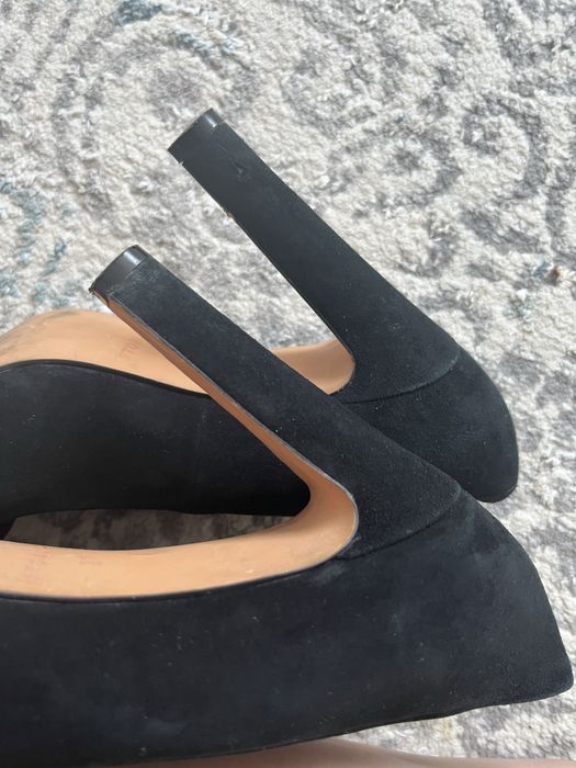 Продам замшевые туфли