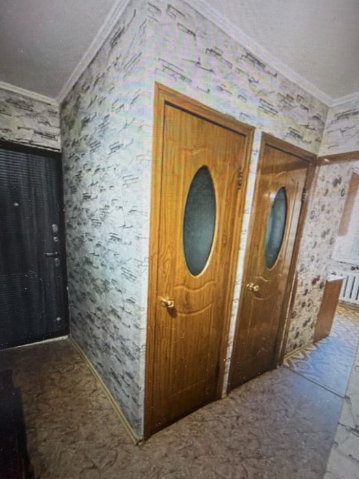 Продам 2ком квартиру . Цертр. Не угловая