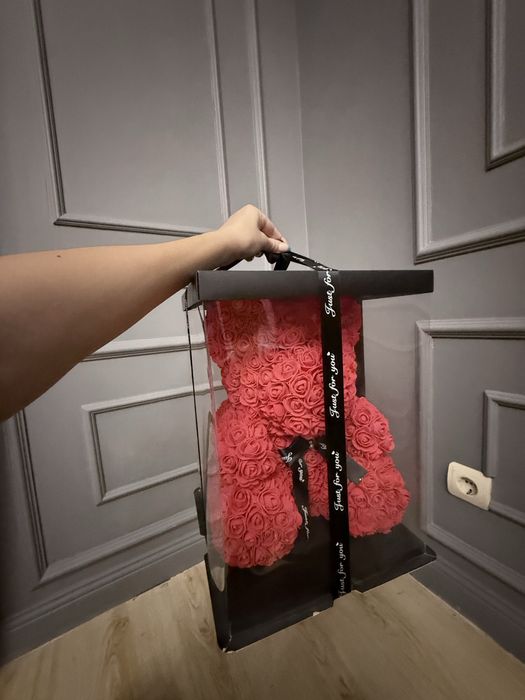 Мишка из искуственных роз - подарок девушке