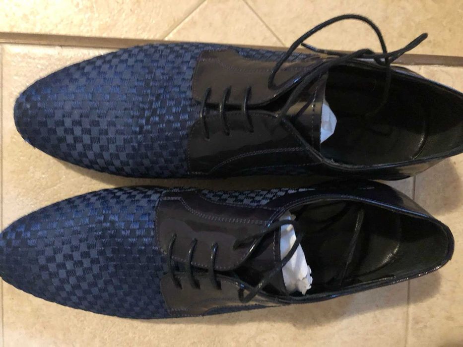 Абитуриентски костюм тъмно син