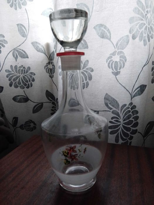 Гарафи за ракия вино уиски кристални и стъклени различни видове