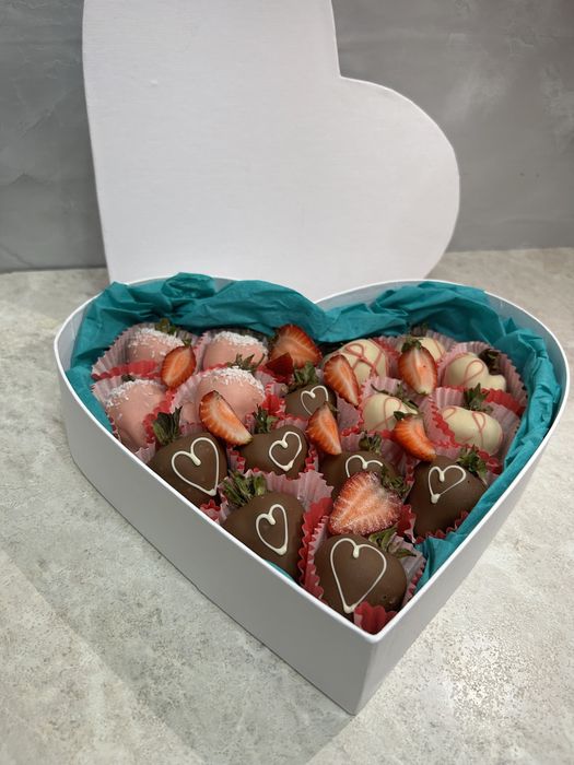 Клубника в шоколаде в премиум коробке