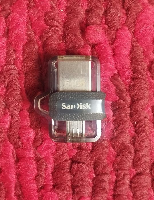 Fleshka San disk 64 gb