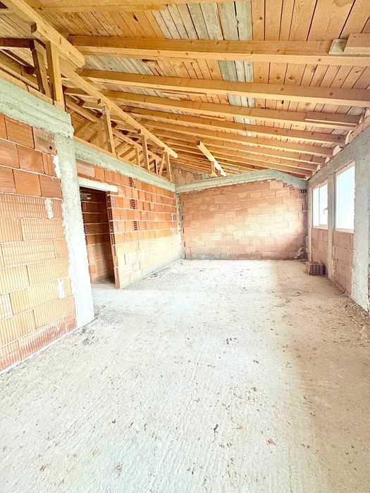 Нова къща с двор и гараж в с. Нови хан