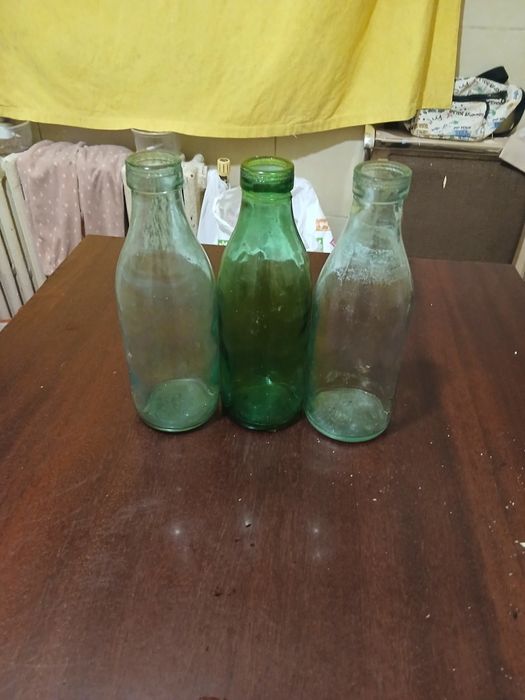 Sticle lapte obiecte comuniste