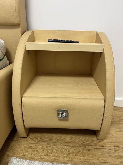 Vand pat cu saltea si noptiere