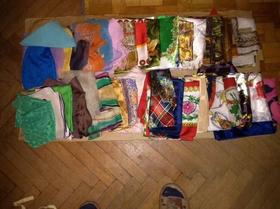 Дамски шалове продавам