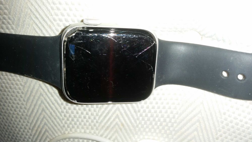 Apple Watch series 4 заключен, или за части