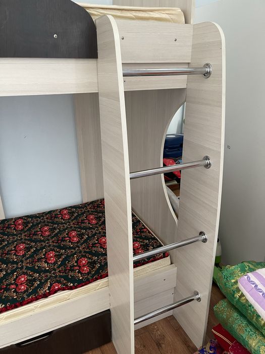 Кровать двухъярусная