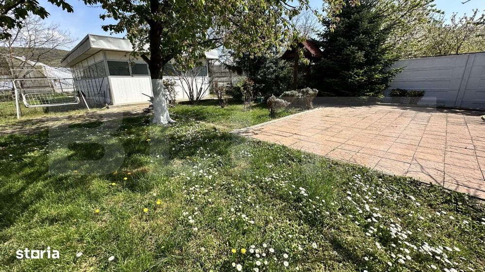 Casa spatioasa, complet mobilata, cu piscina si panouri fotovoltaice i