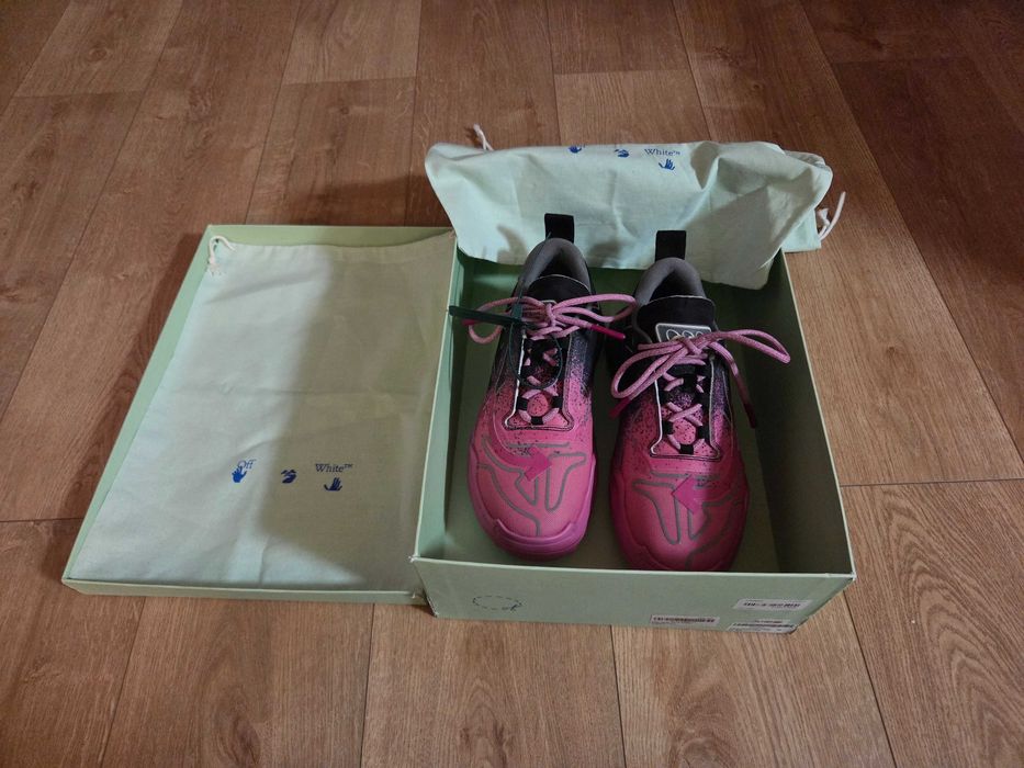 Adidasi off white odsy 1000