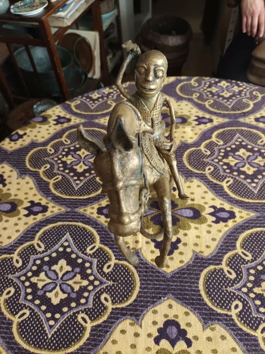 Старинен бронзов конник