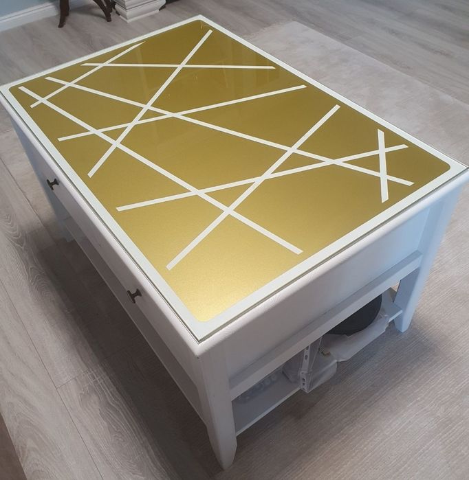 Pat matrimonial, noptiere, dulapuri, birou, scaune bar, măsuță, poliță