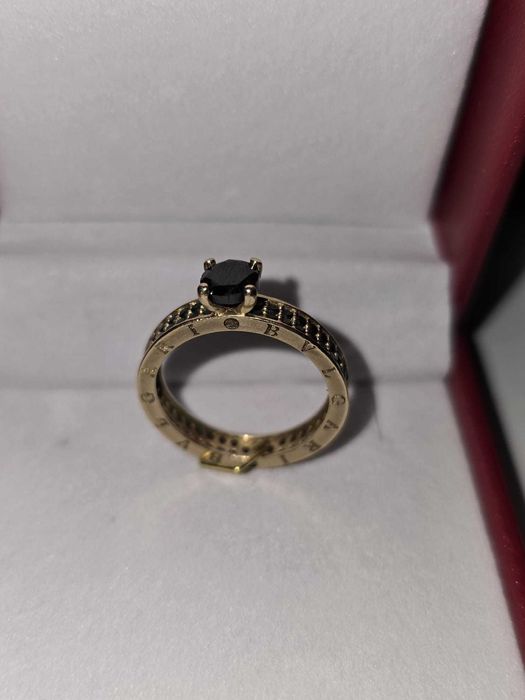 Vînd inel aur /pietre negre BvLgari