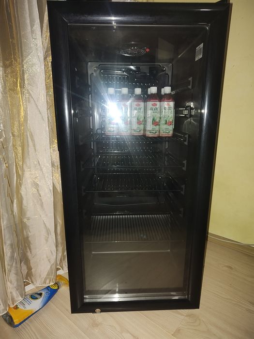 Vitrină frigorifică STARCREST 141L Negru – Stare nouă + Garanție 2028