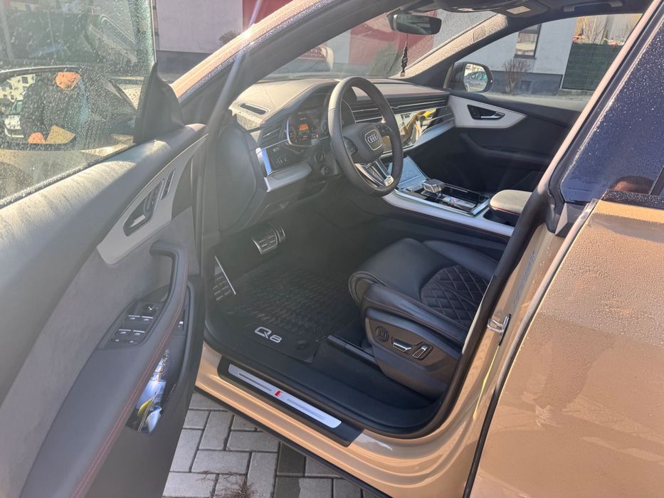 inchirieri auto  suv de lux audi q8