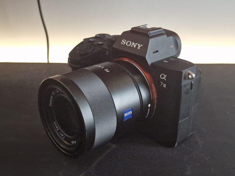 Sony A7 III (A7M3/A73) Body + Obiectiv Sony Sonnar T* FE 55mm f/1.8 ZA Carl Zeiss