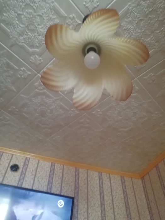 Продаются люстры