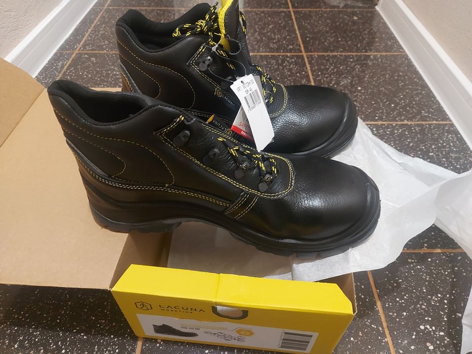 Чисто нови работни обувки