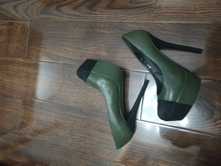 Кожаные туфли glossi , очень красивый цвет , удлиняют изящно ноги