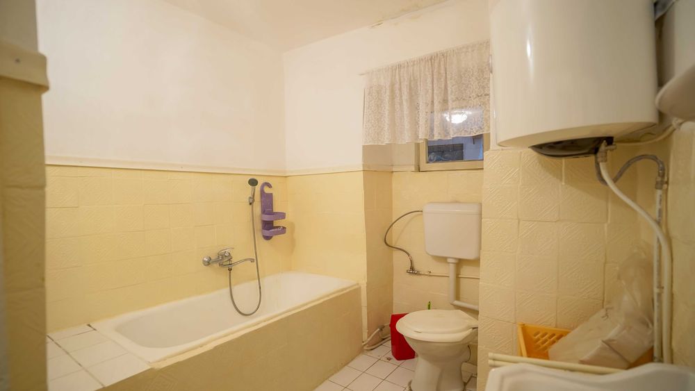 Casă cu 4 camere de vânzare in sanul naturii