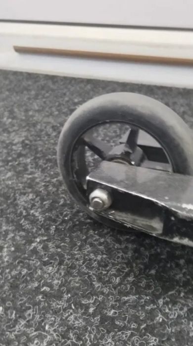 Продам трюковой самокат кастом лёгкий