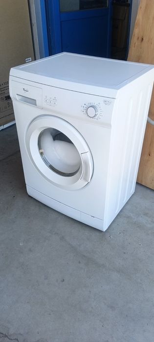 Продавам пералня Whirlpool