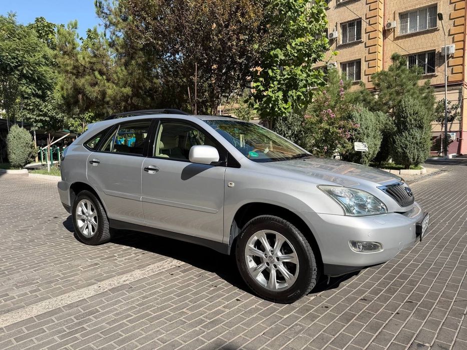 Срочно продается автомобиль Lexus RX 350