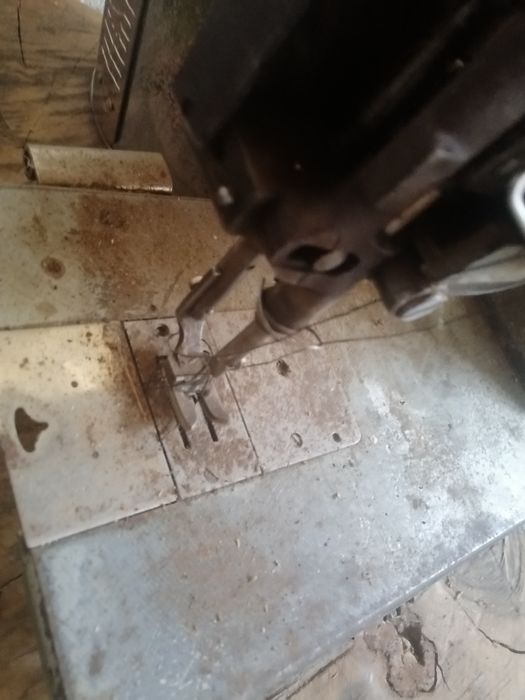 Cap de masinâ de cusut în Zigzac