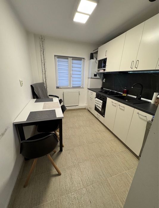 Camera de inchiriat in apartament 3 camere