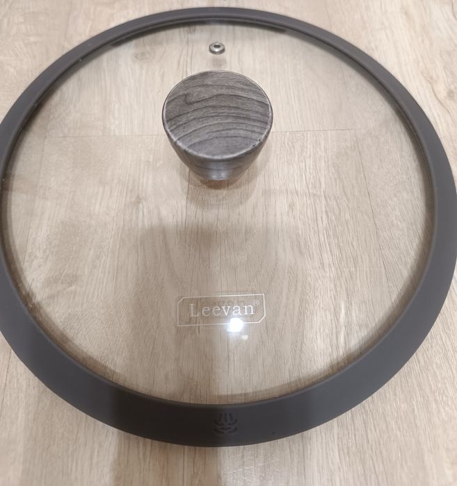 Стеклянная крышка d 26см.