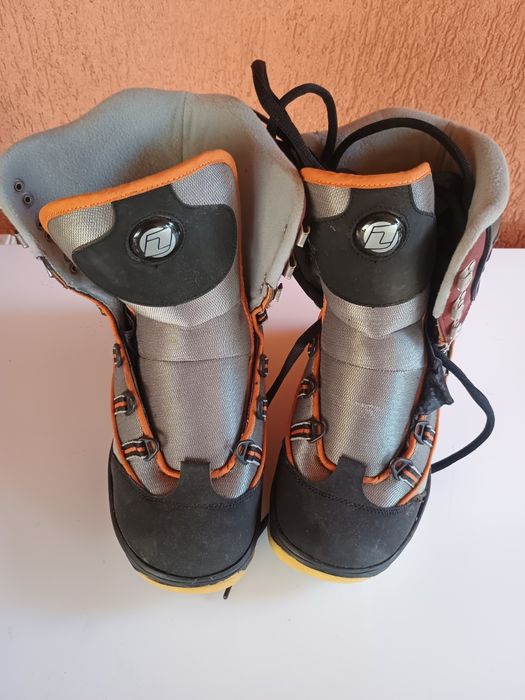 Boți placa mărime 44