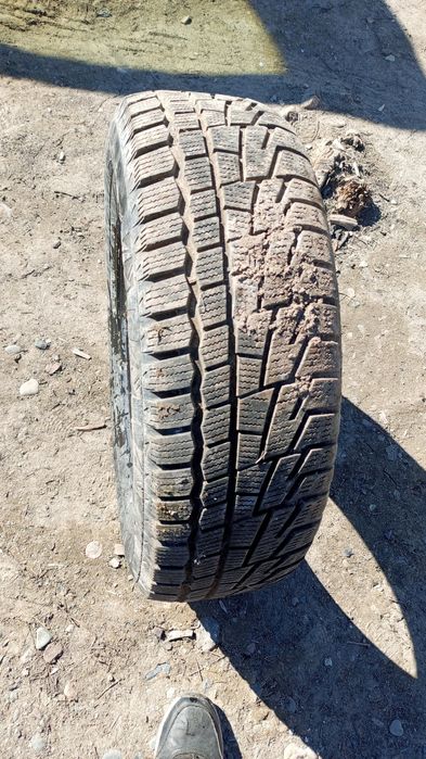 Продам одну покрышку на 15