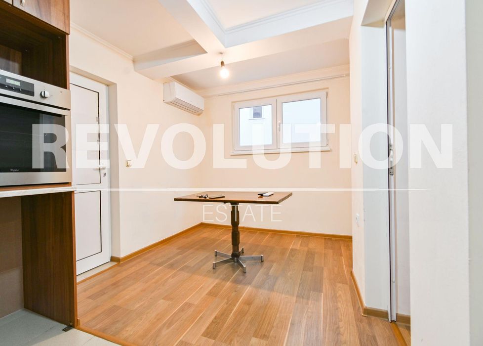 Етаж от къща в гр. Банкя.