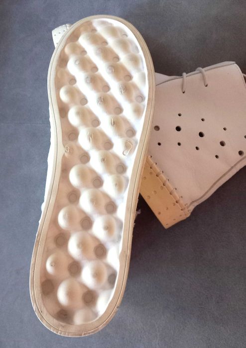 Български кожени ботички с перфорации и връзки – № 39 (чисто нови)