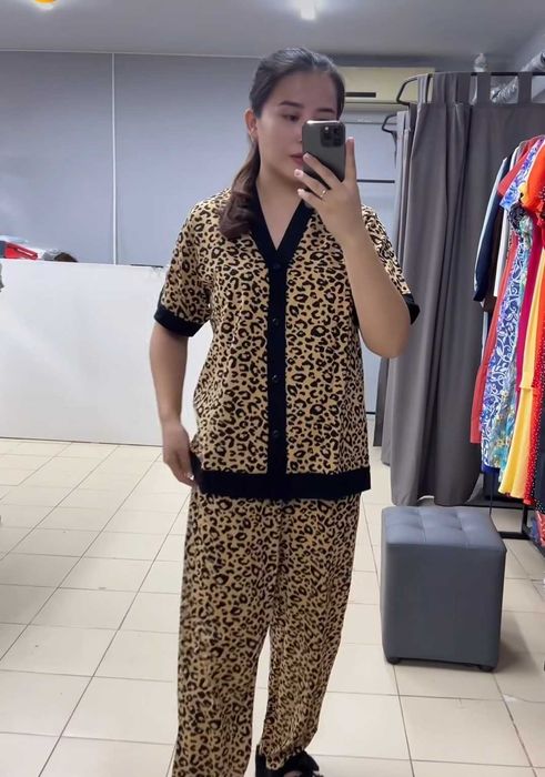 Продаю женские одежды