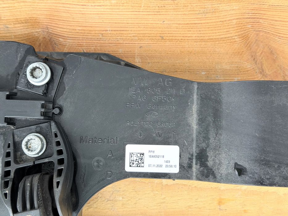 Стойка държач AUDI Q4 VW ID.3 ID.4 ID.5 SKODA ENYAQ 1EA805211B