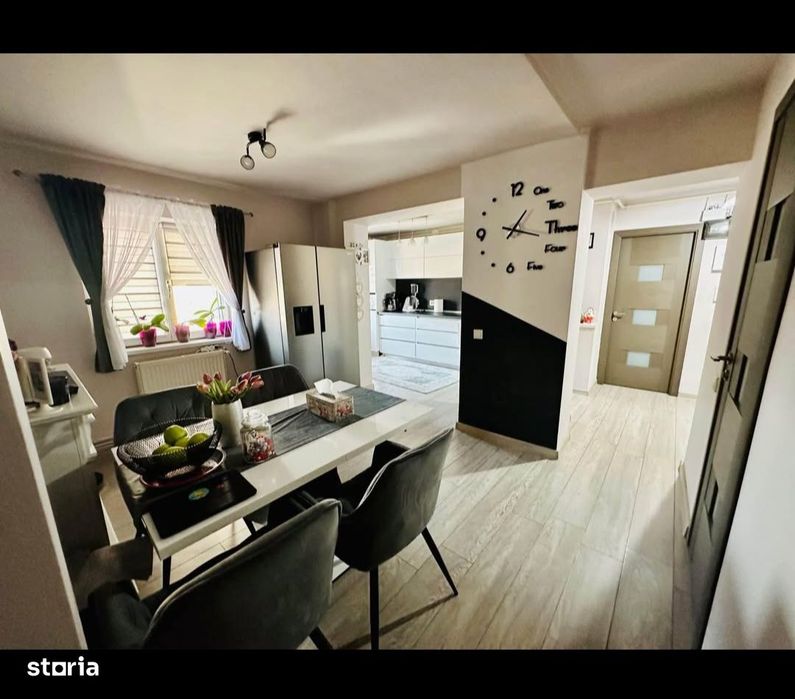 Apartament cu 4 camere - zona centrala