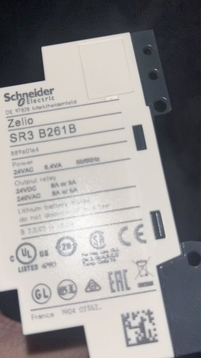 Контроллер zelio SR3 от Schneider Electric